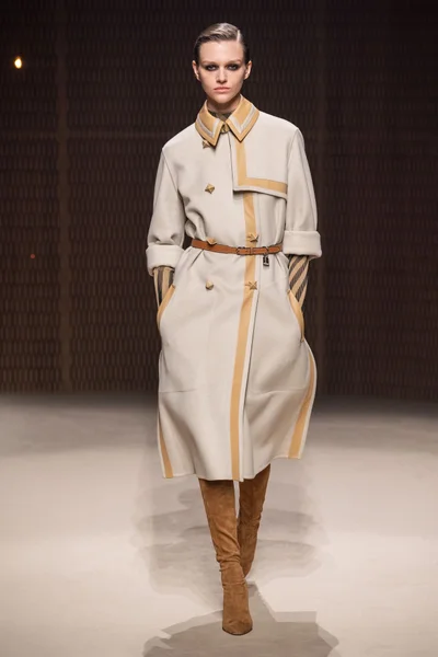 Look 28